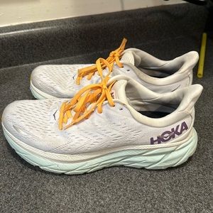 Women’s hokas clifton 8